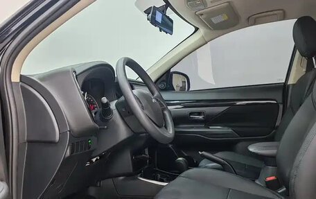 Mitsubishi Outlander III рестайлинг 3, 2022 год, 1 655 000 рублей, 10 фотография