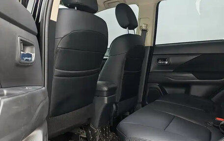 Mitsubishi Outlander III рестайлинг 3, 2022 год, 1 655 000 рублей, 12 фотография