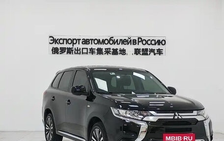 Mitsubishi Outlander III рестайлинг 3, 2022 год, 1 655 000 рублей, 3 фотография