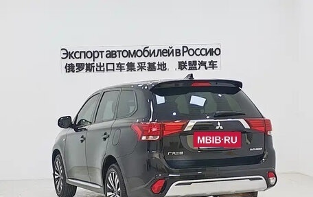 Mitsubishi Outlander III рестайлинг 3, 2022 год, 1 655 000 рублей, 5 фотография