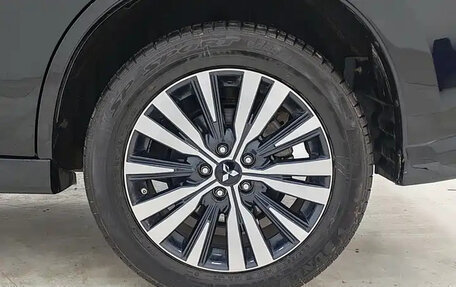 Mitsubishi Outlander III рестайлинг 3, 2022 год, 1 655 000 рублей, 13 фотография