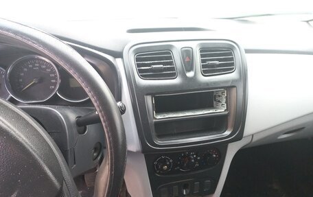 Renault Logan II, 2014 год, 250 000 рублей, 13 фотография