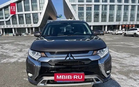 Mitsubishi Outlander III рестайлинг 3, 2022 год, 1 655 000 рублей, 2 фотография