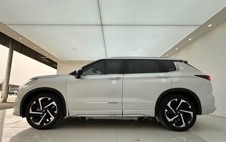 Mitsubishi Outlander, 2023 год, 4 600 325 рублей, 4 фотография