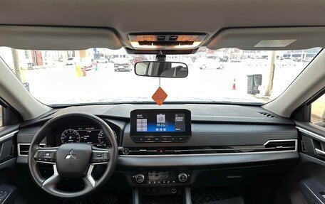 Mitsubishi Outlander, 2023 год, 4 600 325 рублей, 8 фотография