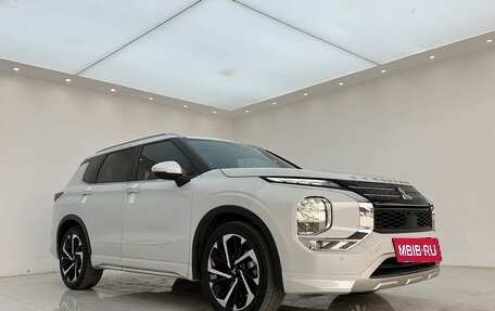 Mitsubishi Outlander, 2023 год, 4 600 325 рублей, 3 фотография