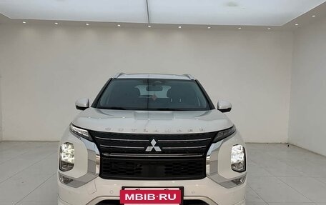 Mitsubishi Outlander, 2023 год, 4 600 325 рублей, 2 фотография