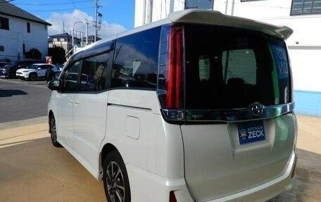 Toyota Noah III, 2017 год, 1 916 000 рублей, 4 фотография