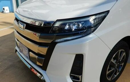 Toyota Noah III, 2017 год, 1 916 000 рублей, 14 фотография