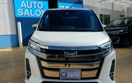 Toyota Noah III, 2017 год, 1 916 000 рублей, 13 фотография