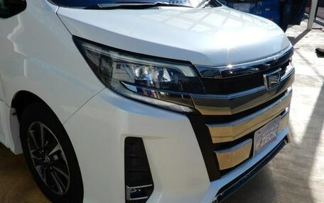 Toyota Noah III, 2017 год, 1 916 000 рублей, 16 фотография