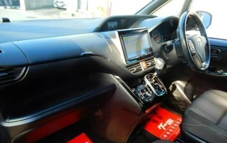 Toyota Noah III, 2017 год, 1 916 000 рублей, 23 фотография