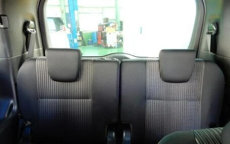 Toyota Noah III, 2017 год, 1 916 000 рублей, 34 фотография