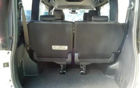 Toyota Noah III, 2017 год, 1 916 000 рублей, 35 фотография