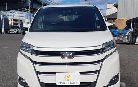 Toyota Noah III, 2017 год, 1 821 000 рублей, 11 фотография