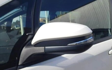 Toyota Noah III, 2017 год, 1 821 000 рублей, 20 фотография