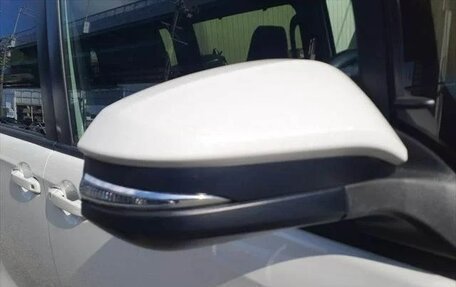 Toyota Noah III, 2017 год, 1 821 000 рублей, 24 фотография