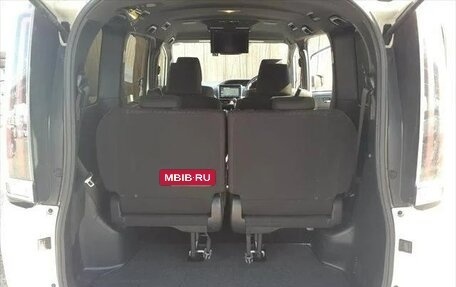 Toyota Noah III, 2017 год, 1 821 000 рублей, 23 фотография