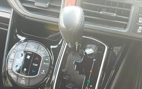 Toyota Noah III, 2017 год, 1 821 000 рублей, 28 фотография