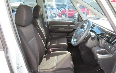 Toyota Noah III, 2017 год, 1 916 000 рублей, 9 фотография