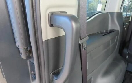 Toyota Noah III, 2017 год, 1 916 000 рублей, 23 фотография