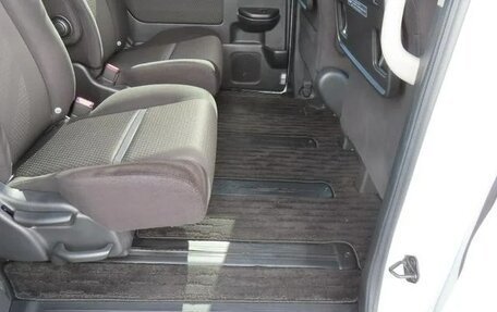 Toyota Noah III, 2017 год, 1 916 000 рублей, 16 фотография