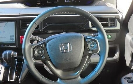 Toyota Noah III, 2017 год, 1 916 000 рублей, 26 фотография