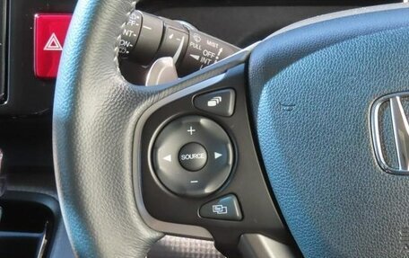 Toyota Noah III, 2017 год, 1 916 000 рублей, 27 фотография