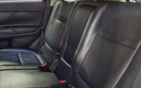 Mitsubishi Outlander III рестайлинг 3, 2014 год, 1 570 000 рублей, 7 фотография