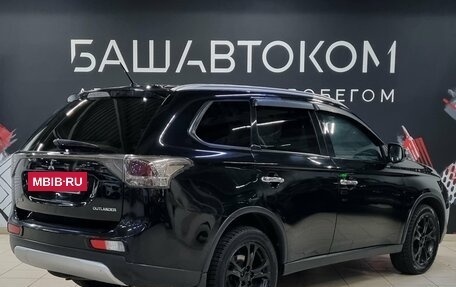 Mitsubishi Outlander III рестайлинг 3, 2014 год, 1 570 000 рублей, 4 фотография