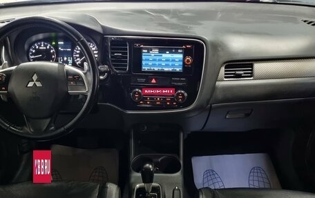 Mitsubishi Outlander III рестайлинг 3, 2014 год, 1 570 000 рублей, 9 фотография