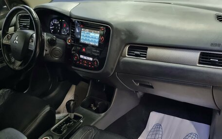 Mitsubishi Outlander III рестайлинг 3, 2014 год, 1 570 000 рублей, 8 фотография