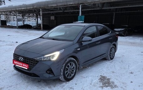 Hyundai Solaris II рестайлинг, 2021 год, 2 200 000 рублей, 2 фотография