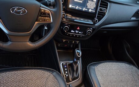 Hyundai Solaris II рестайлинг, 2021 год, 2 200 000 рублей, 10 фотография