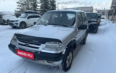 Chevrolet Niva I рестайлинг, 2004 год, 200 000 рублей, 1 фотография