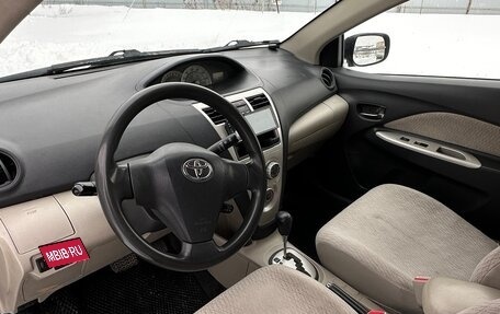 Toyota Yaris III рестайлинг, 2006 год, 640 000 рублей, 10 фотография