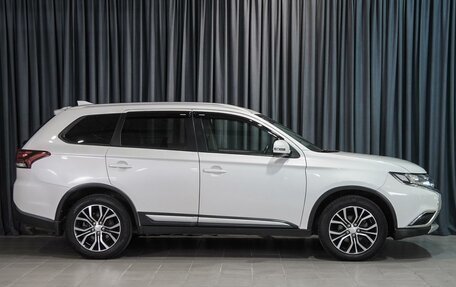 Mitsubishi Outlander III рестайлинг 3, 2017 год, 2 500 000 рублей, 5 фотография