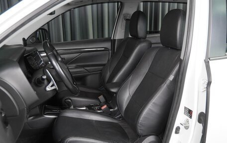 Mitsubishi Outlander III рестайлинг 3, 2017 год, 2 500 000 рублей, 10 фотография