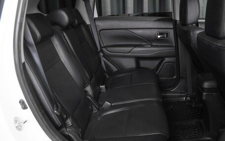 Mitsubishi Outlander III рестайлинг 3, 2017 год, 2 500 000 рублей, 7 фотография