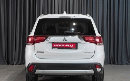 Mitsubishi Outlander III рестайлинг 3, 2017 год, 2 500 000 рублей, 4 фотография