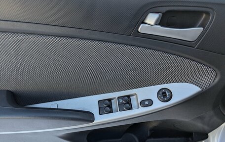 Hyundai Solaris II рестайлинг, 2011 год, 775 000 рублей, 19 фотография