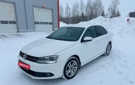 Volkswagen Jetta VI, 2013 год, 1 130 000 рублей, 2 фотография