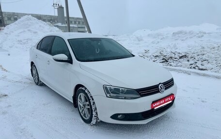 Volkswagen Jetta VI, 2013 год, 1 130 000 рублей, 3 фотография