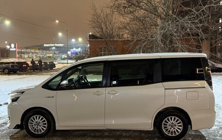 Toyota Voxy III, 2017 год, 2 000 000 рублей, 4 фотография