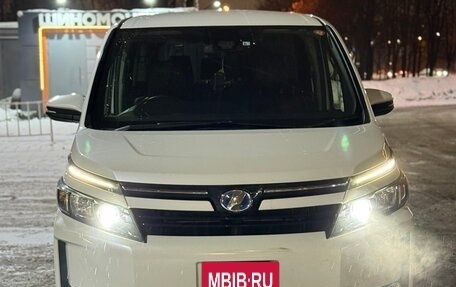 Toyota Voxy III, 2017 год, 2 000 000 рублей, 3 фотография