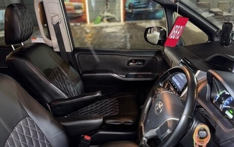 Toyota Voxy III, 2017 год, 2 000 000 рублей, 8 фотография