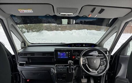 Honda Stepwgn IV, 2016 год, 2 090 000 рублей, 21 фотография