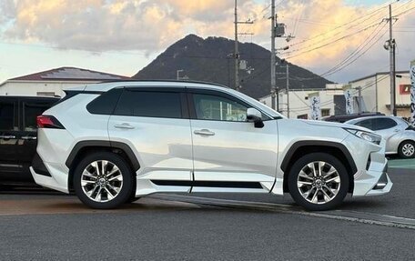 Toyota RAV4, 2022 год, 3 950 001 рублей, 5 фотография