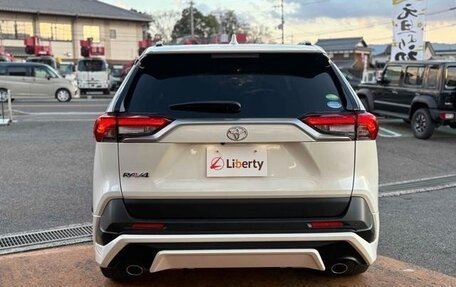 Toyota RAV4, 2022 год, 3 950 001 рублей, 7 фотография