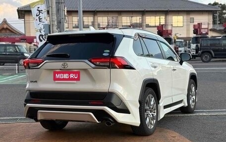 Toyota RAV4, 2022 год, 3 950 001 рублей, 8 фотография
